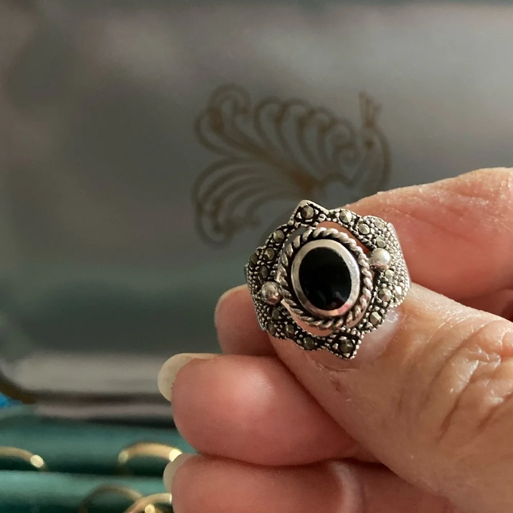 Silver (925) marked ring with black stone - Picture 1 of 3